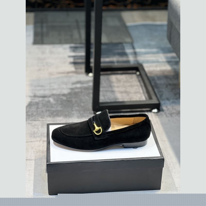 G*u*i leather shoes